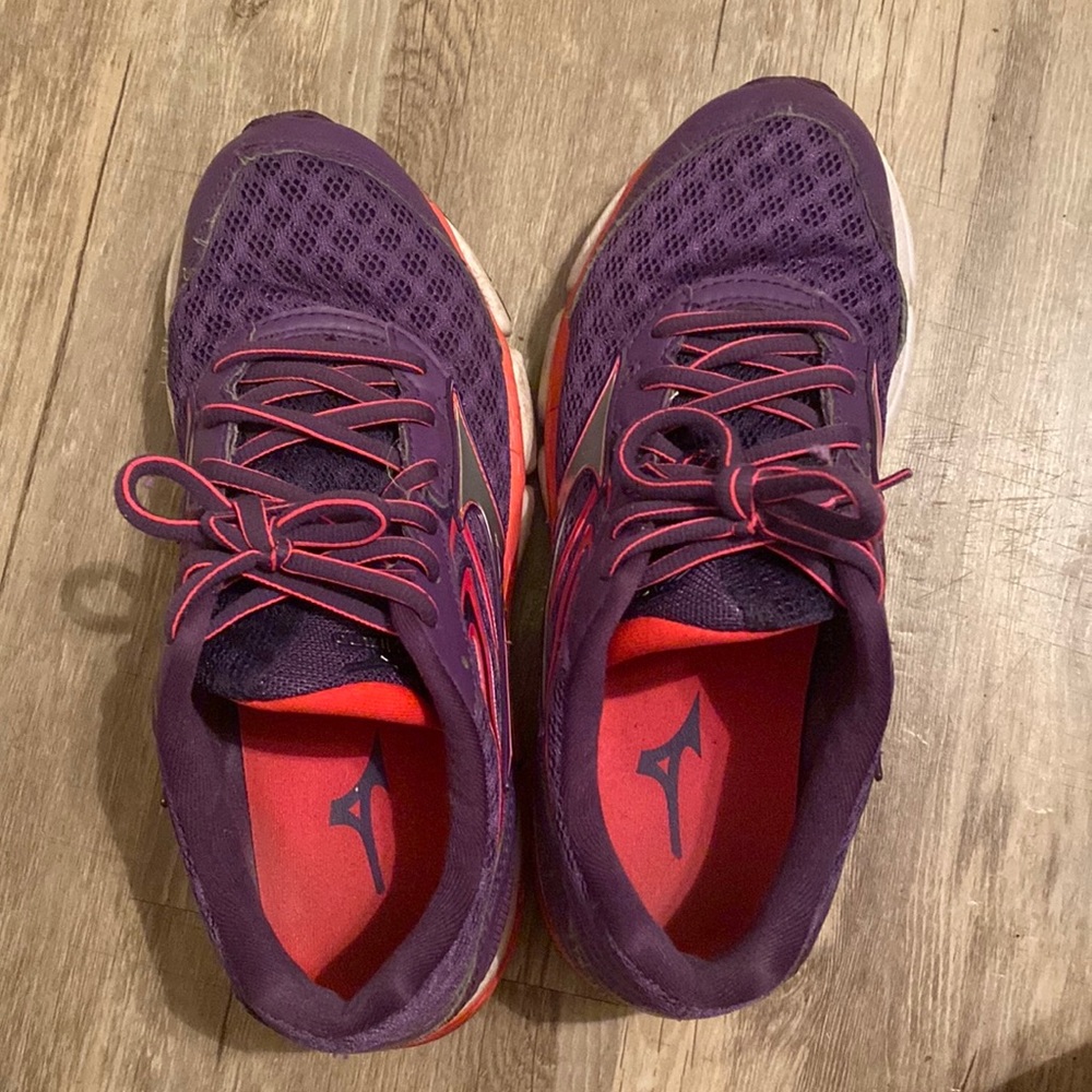 Women’s mizuno shoes